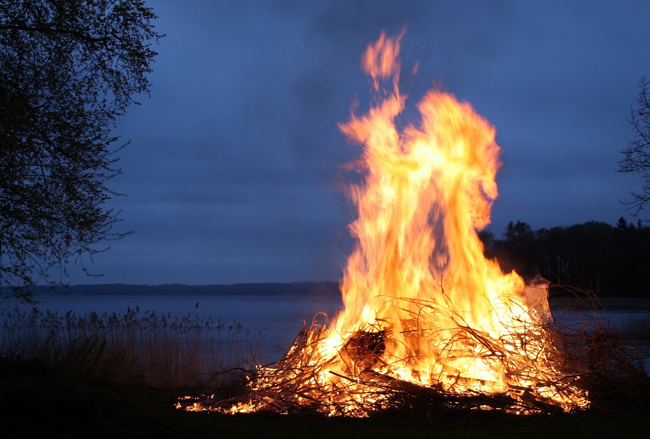 Fire-Starting Techniques: The Best Ways to Build a Fire